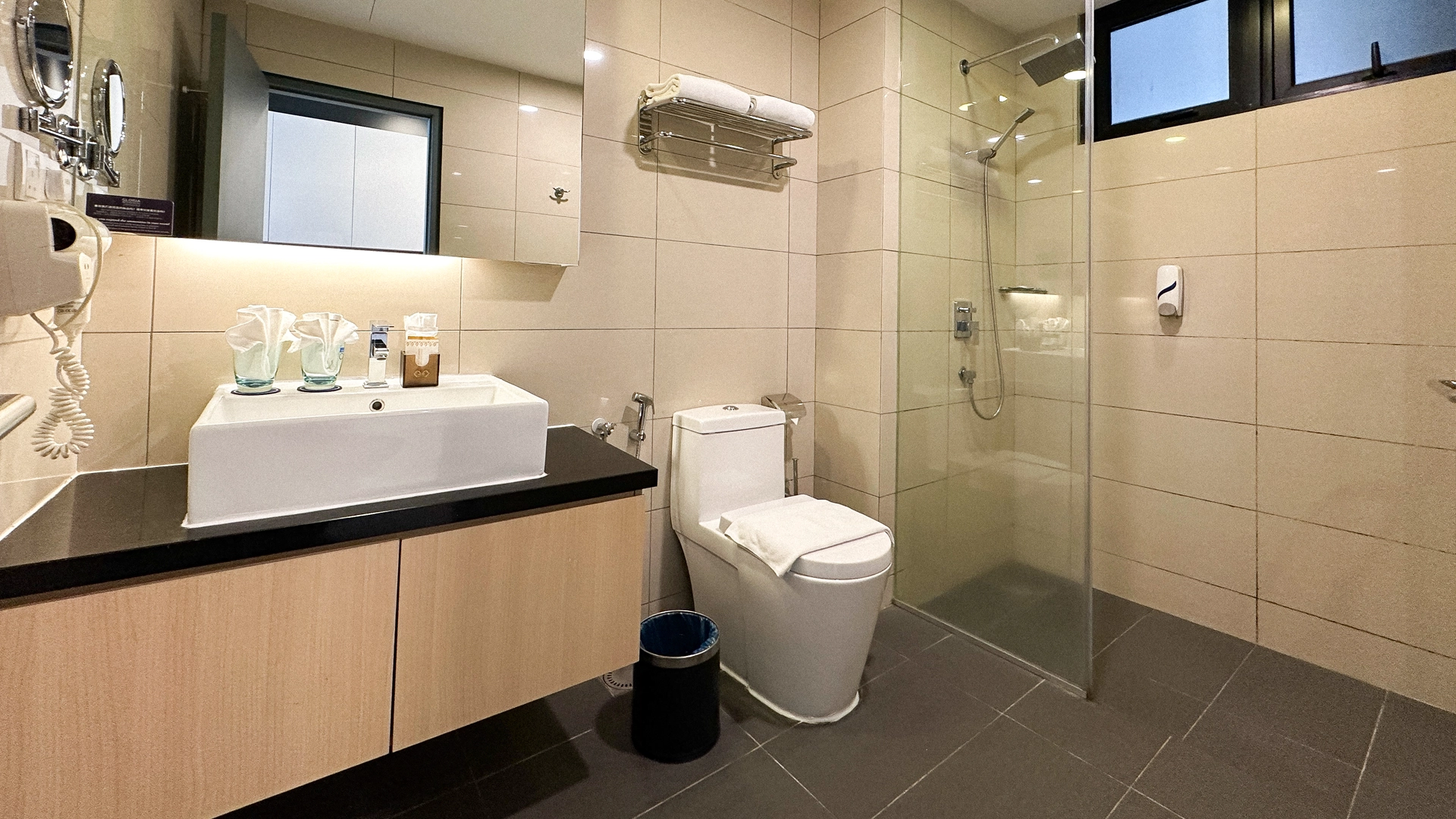 Studio Twin | Bathroom